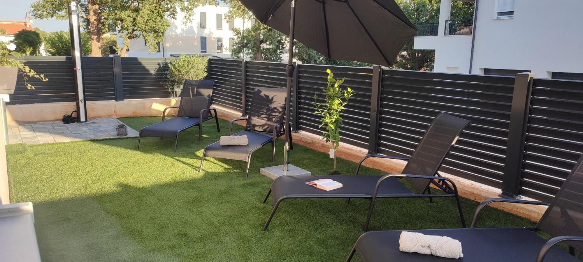 Sunny Oasis - High Ground Floor With Sunny Terrace & Private Garden!! Apartment *